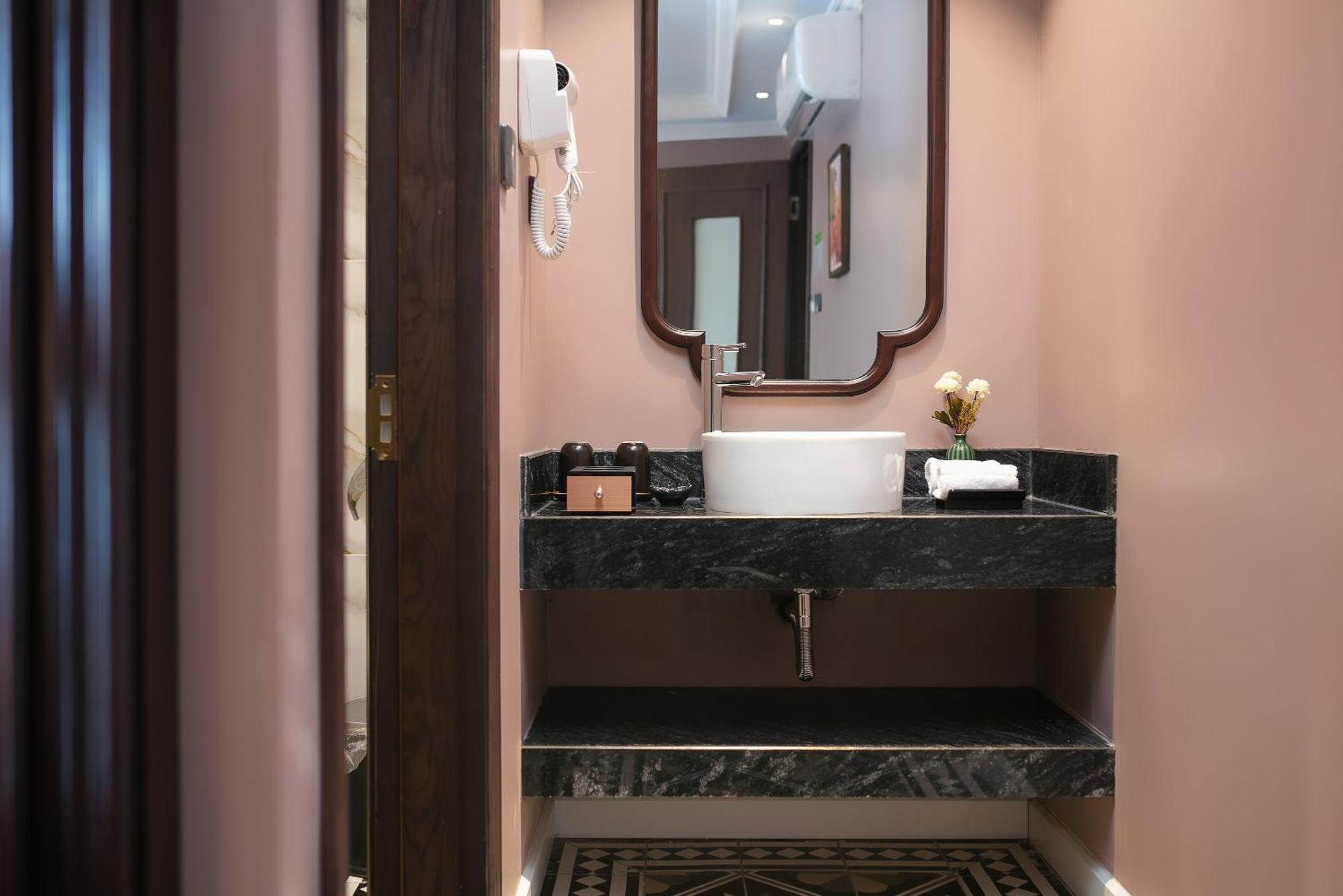 Acoustic Premium Hotel & Spa Hanoi Buitenkant foto