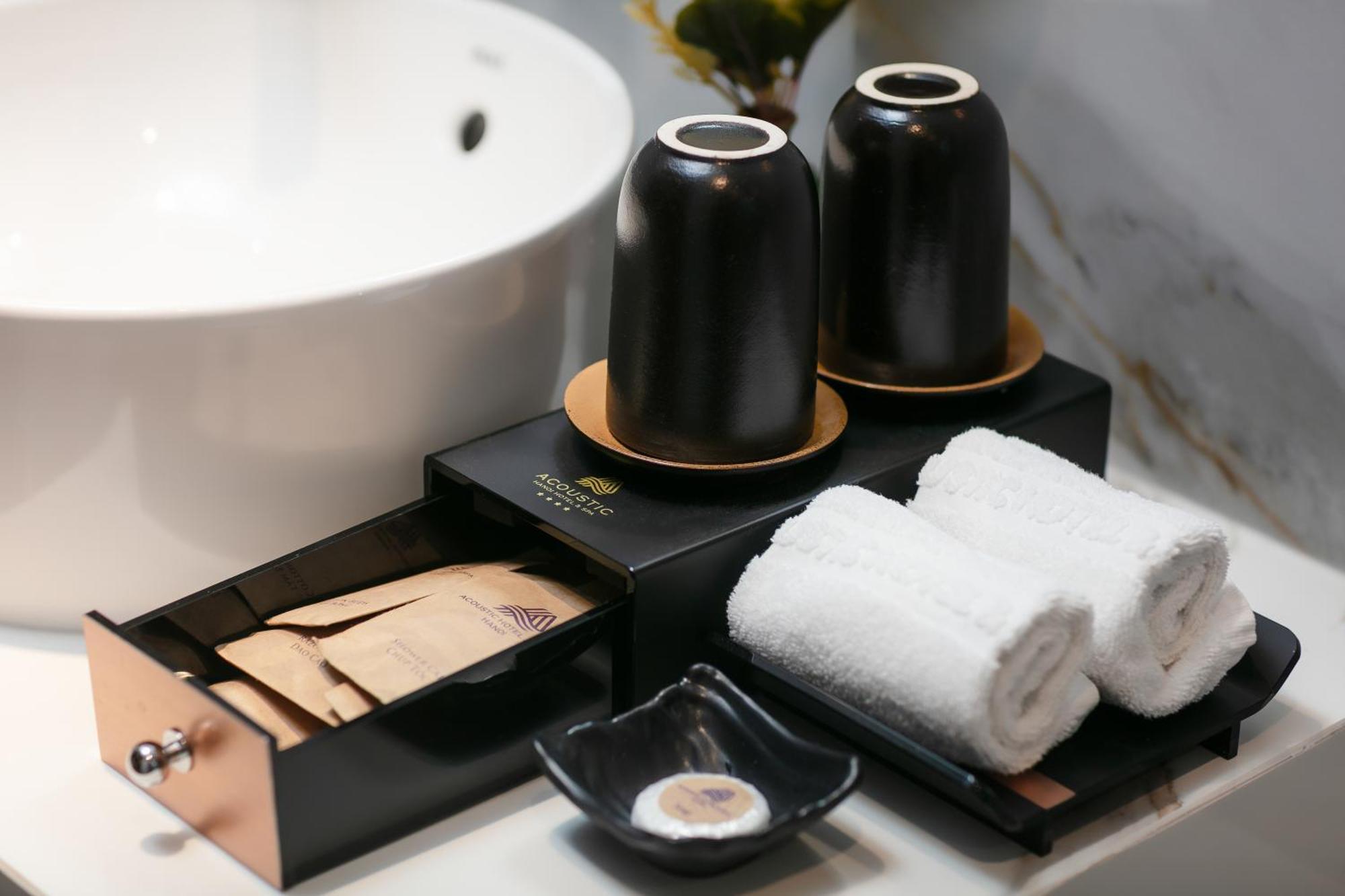 Acoustic Premium Hotel & Spa Hanoi Buitenkant foto